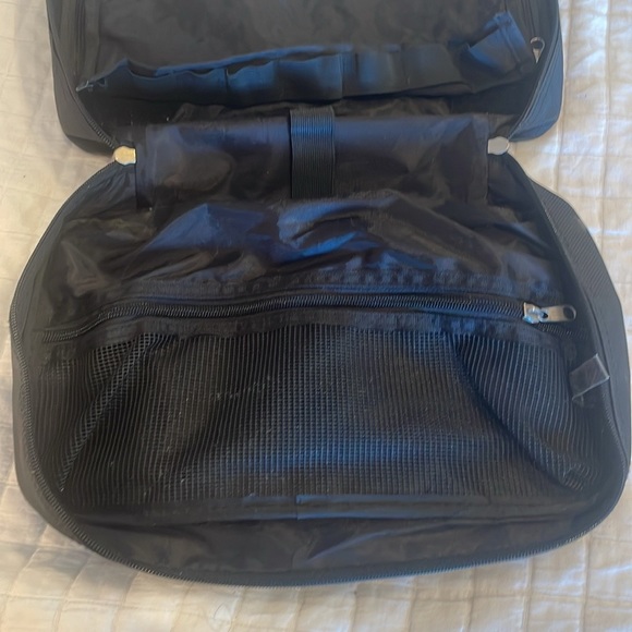 Cosmetic toiletry travel organizer double zipper compartments pockets hanger - Picture 7 of 11